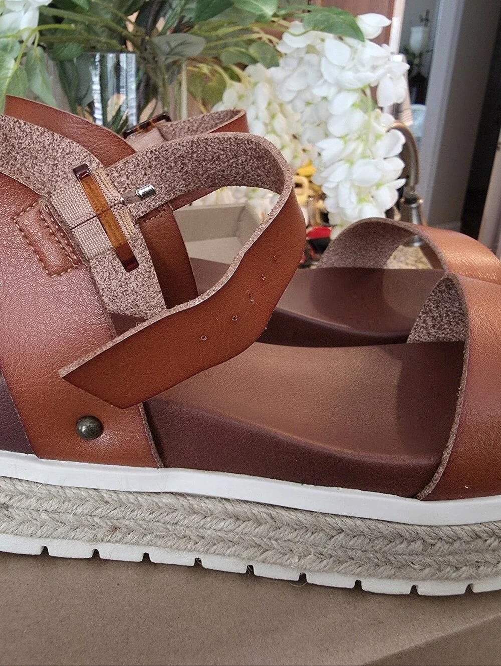 New In Box MIA Women's Cognac Leather Platform Sandals Sz 8.5